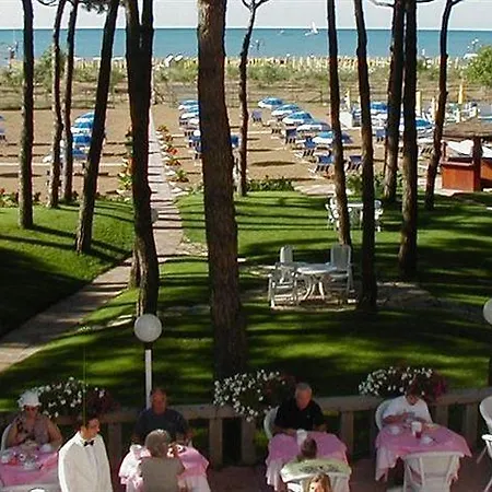 Hotel Beau Rivage Pineta 4*