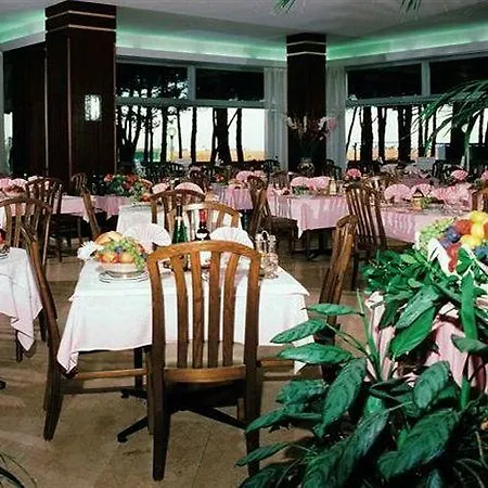 Hotel Beau Rivage Pineta 4*