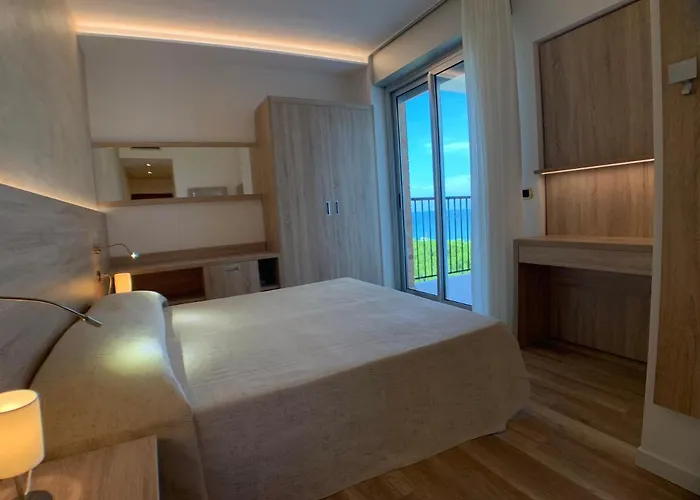 Beau Rivage Pineta מלון 4*