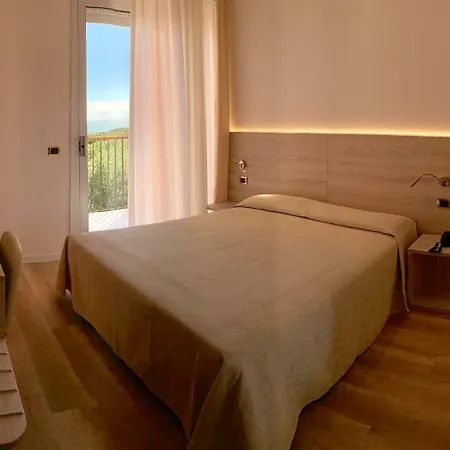 Ξενοδοχείο Beau Rivage Pineta 4*